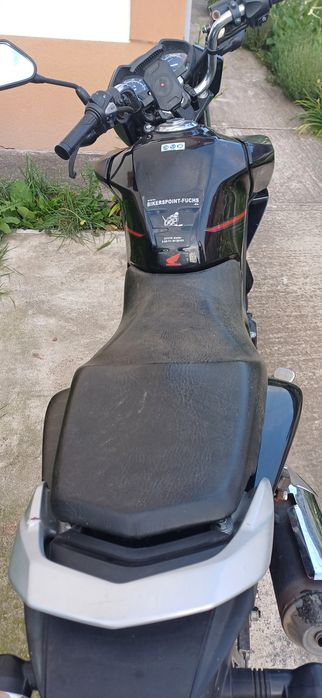 Vând motocicleta Honda CB125