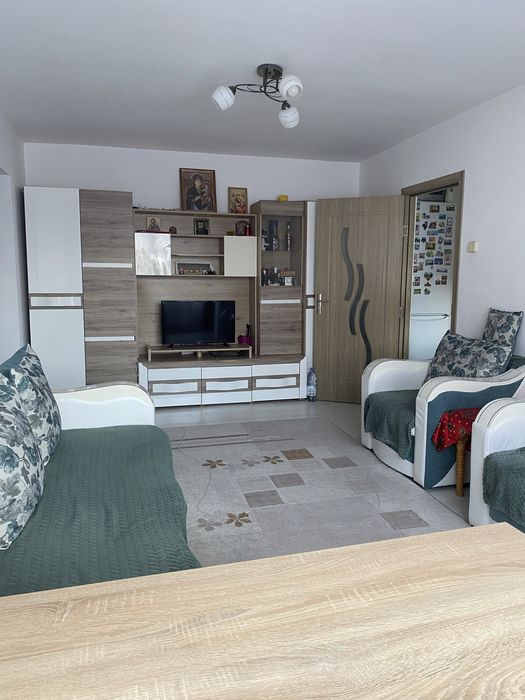 Apartament cu 2 camere, etaj 2, complet mobilat si utilat, cu 2 locuri de parcare