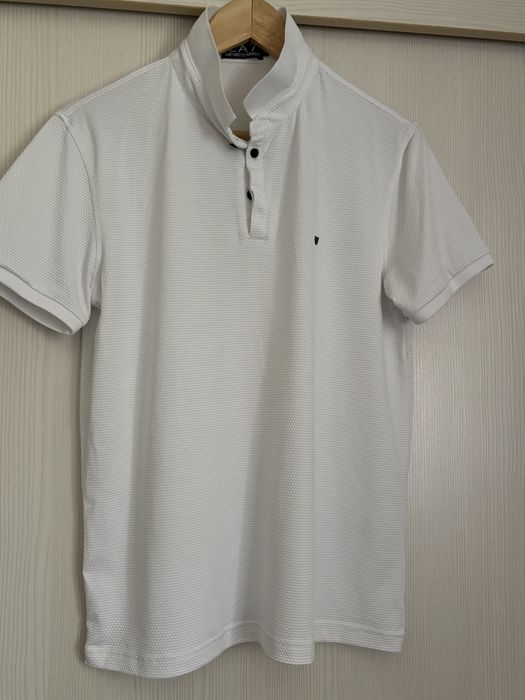 Поло белое Армани  50 размер срочно