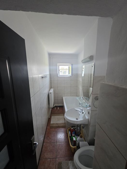 Inchiriez apartament
