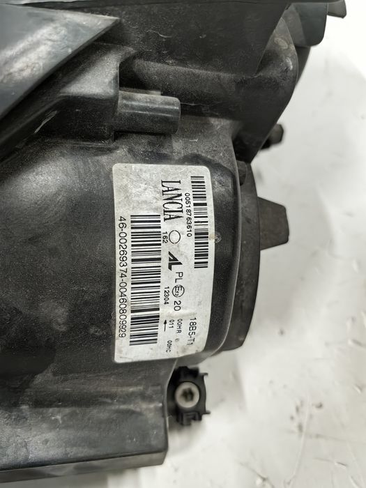 Десен фар за Lancia Delta / Ланчия Делта 2009г