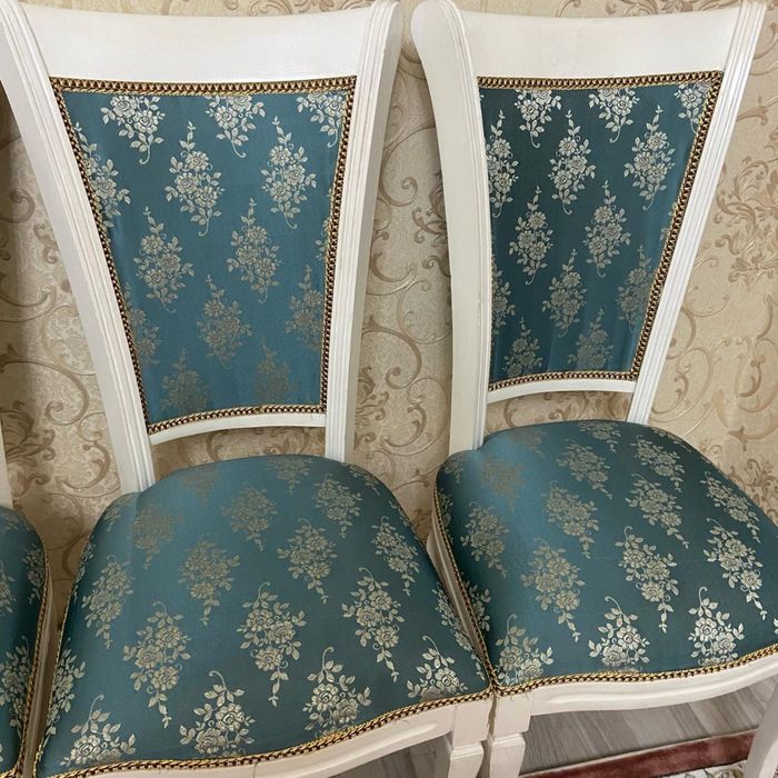 Стол с 6 стульями