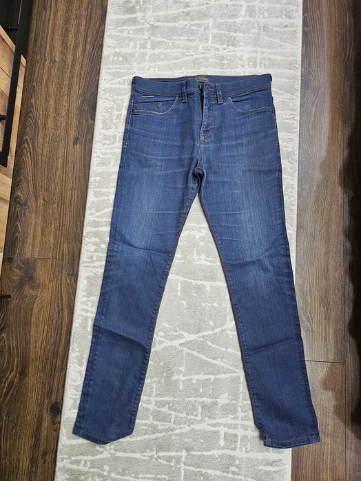 Мъжки дънки на Зара