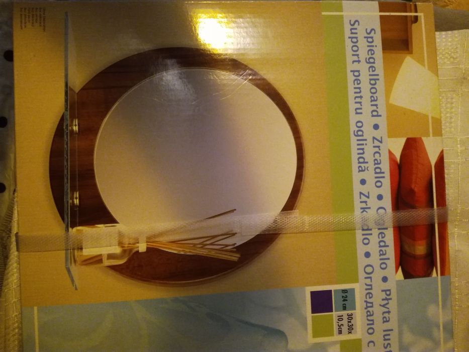 Oglinda mica cu polita