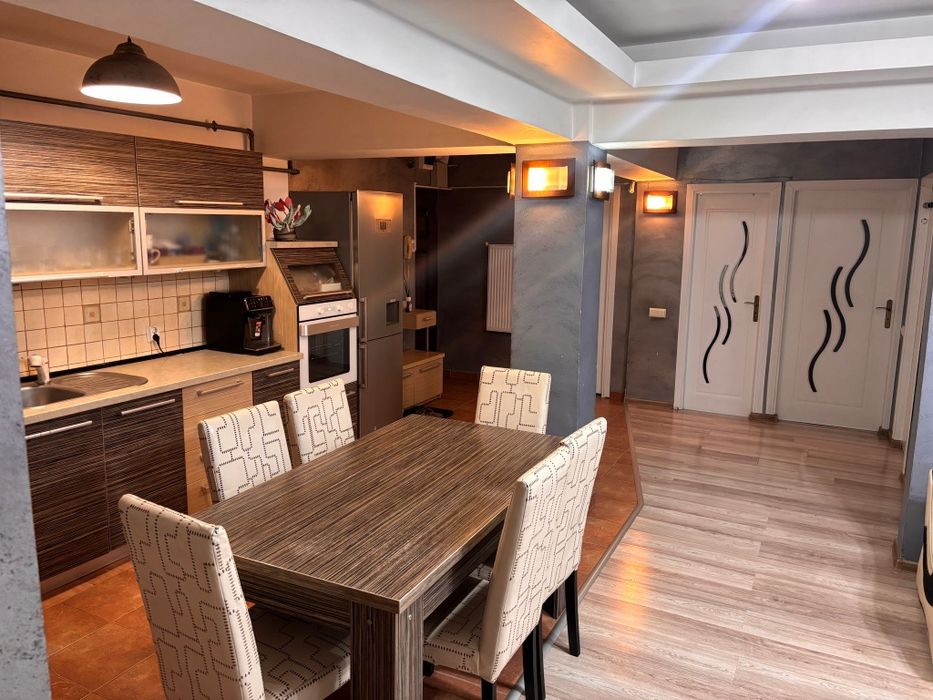 Vând apartament 4 camere