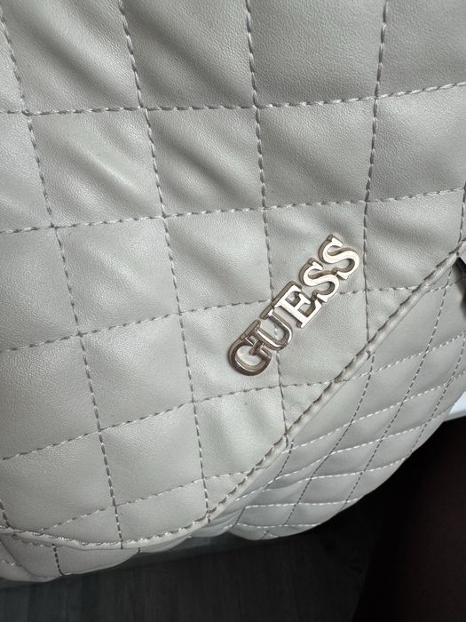 Дамска раница GUESS