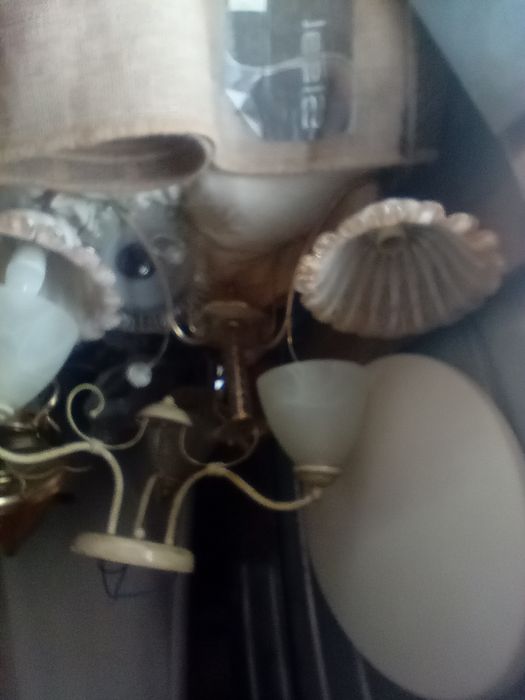 Срочно продам люстры