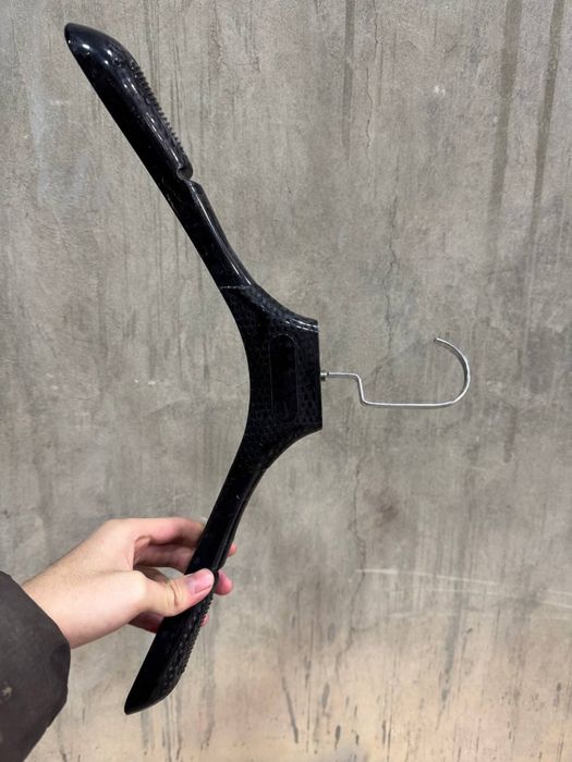 Вешалки (отдельно договрная цена на стеллаж золоого цвета )