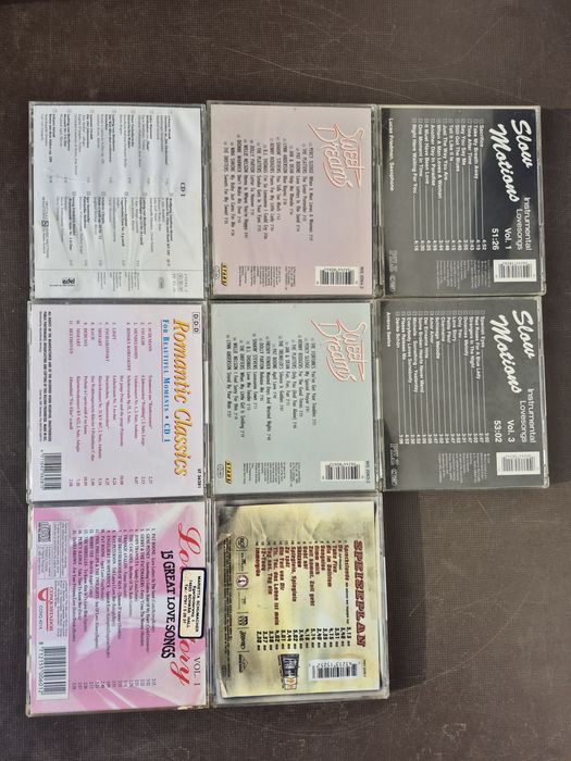 Vând 8 CD muzica usoara mixta straina artisti internationalii celebri