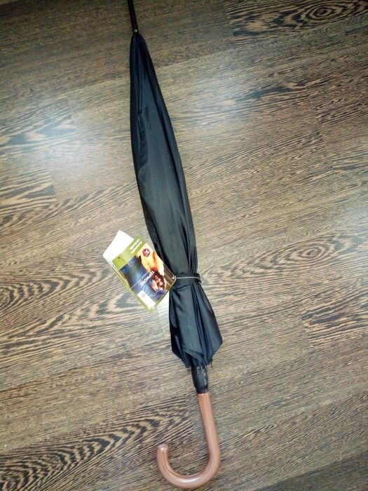 Нов с етикет черен автоматичен чадър тип бастун/диаметър 103см.