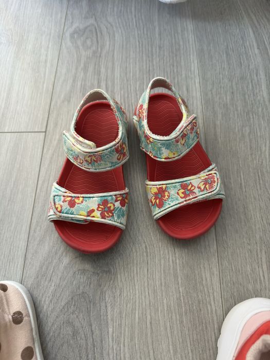 Lot papuci nr. 25 pr fete