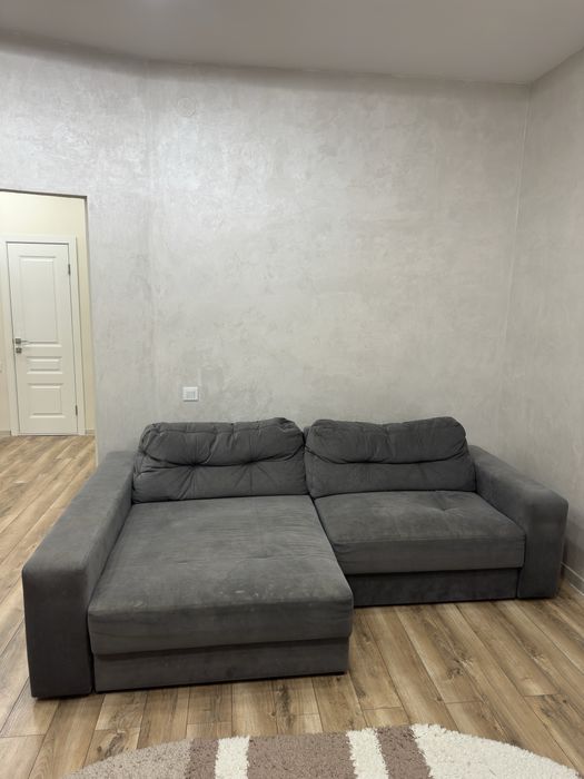 Угловой диван в современном стиле (серый)