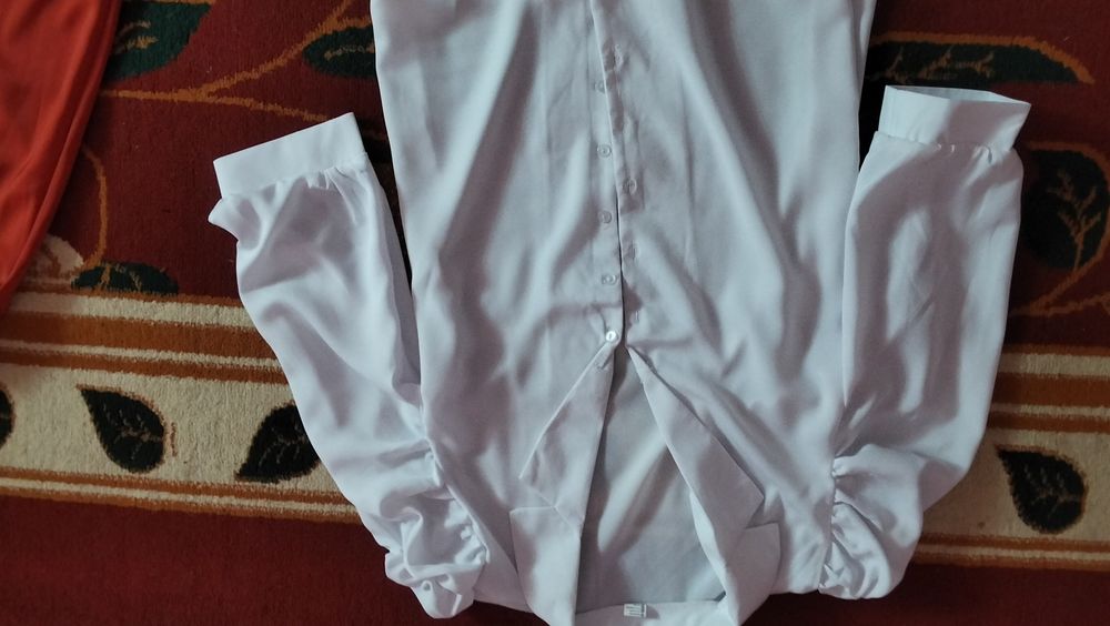 Kofta va yubka sotiladi ayol qizlar uchun