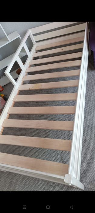 Продам кровати 1 и 2 спальные из цельного дерева с матрасом