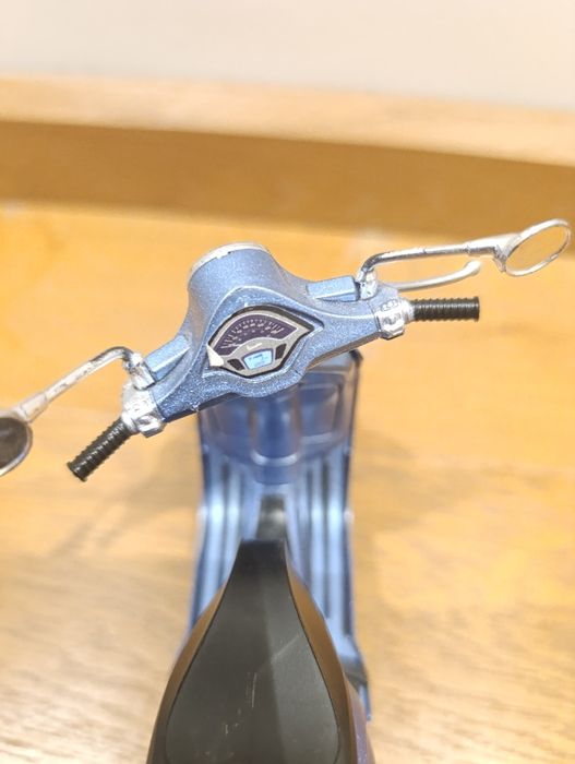 Мини моторче vespa играчка