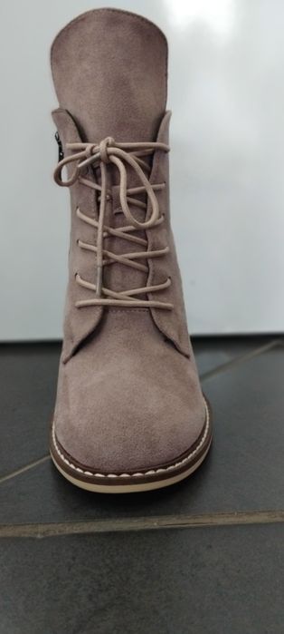 Нови дамски боти от бежов  еко велур-за  елегантна визия.36,38,39,40.