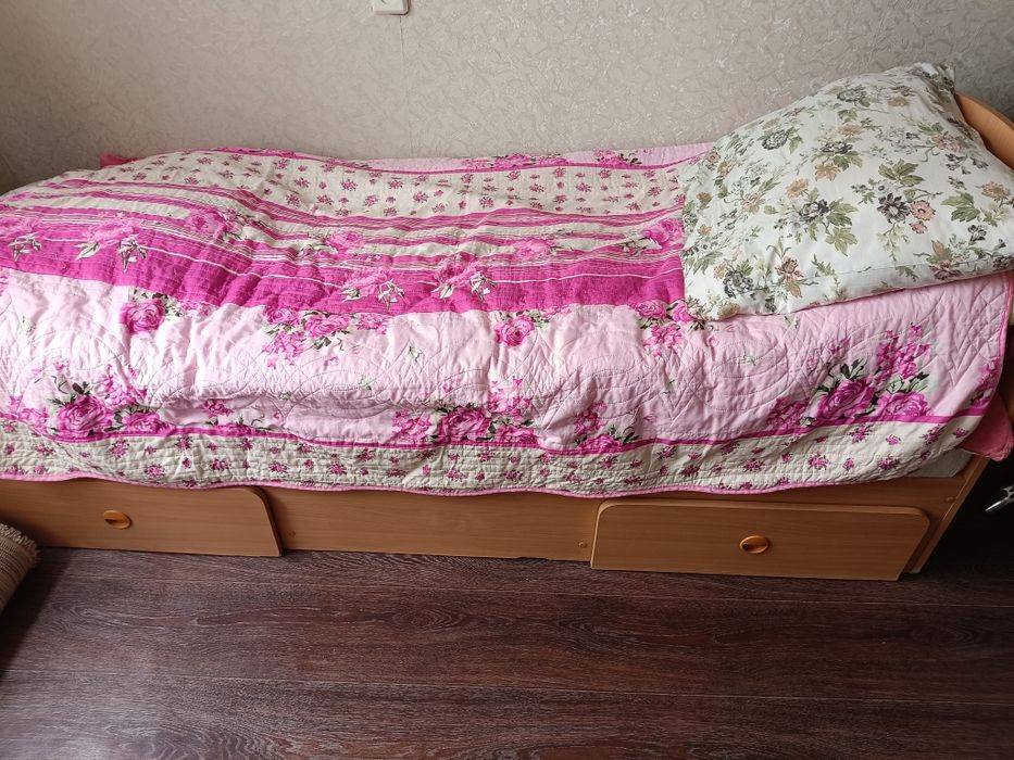 Гарнитур спальный