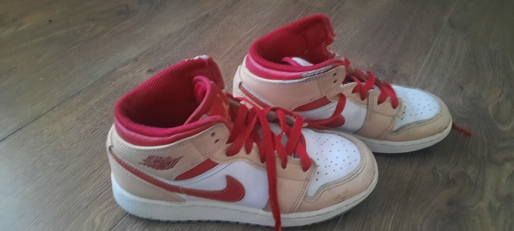 Air Jordan 1 Mid GS "Light Curry Cardinal Red"