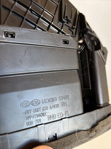 Предна дясна въздушна клапа за KIA Ceed 1.6 CRDi (2010) 808799
