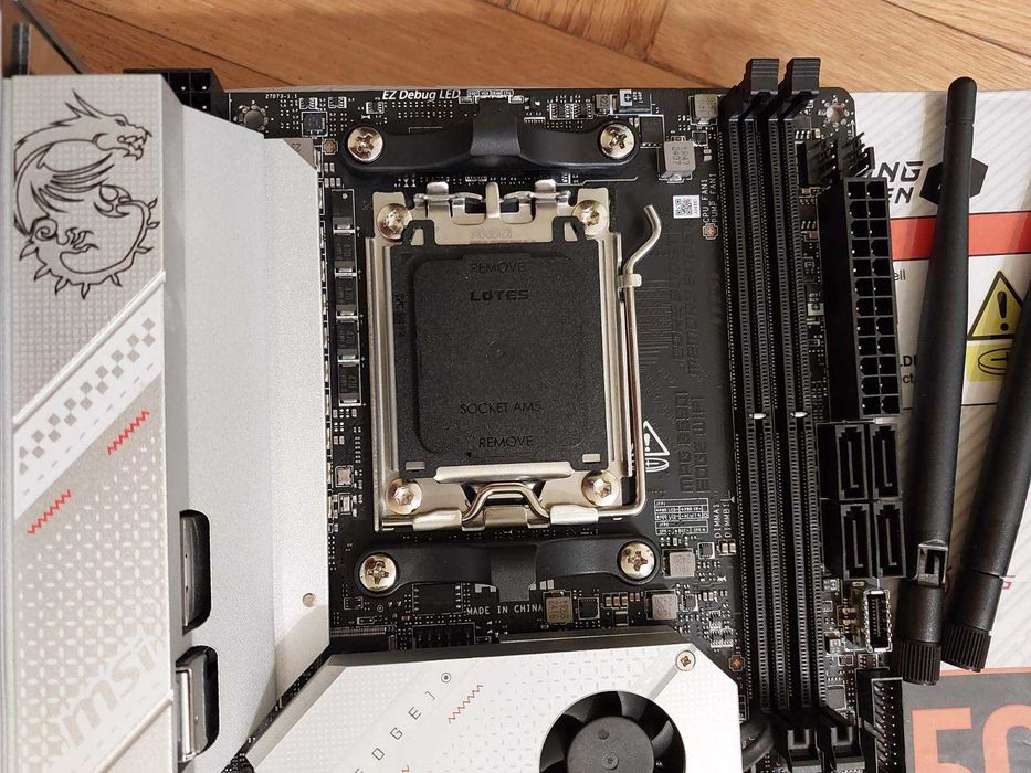AMD Ryzen 5 9600X + MSI MPG B650i Edge Wi-Fi