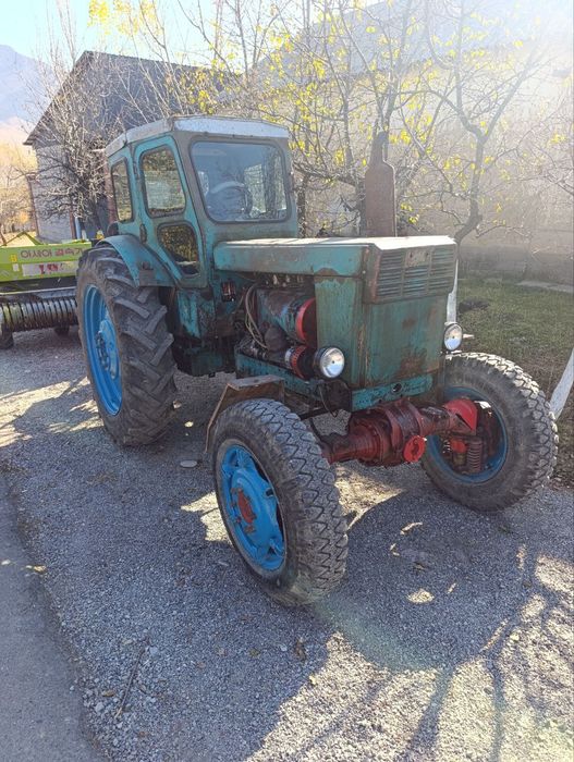 Трактор сотилади.