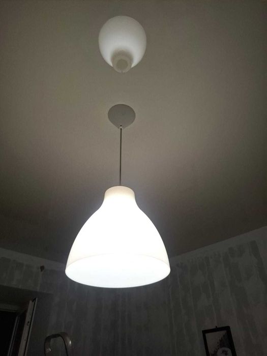 срочно продам люстру