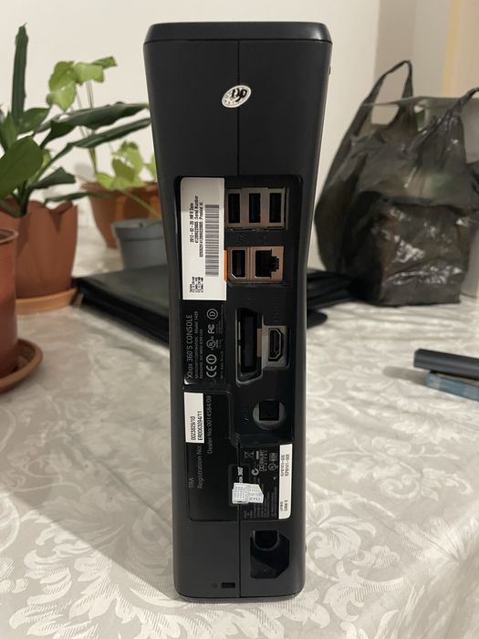 Xbox 360 прошитая 2 джостика полный комплект, игры