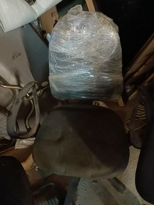 продам офисный стулья