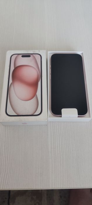 iPhone 15 розовый