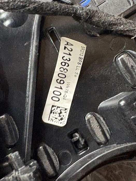 Mercedes w213 Декоративни светещи лайсни в табло