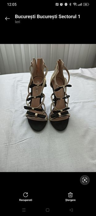 Sandale aurii cu fundițe de catifea negre ,cu toc