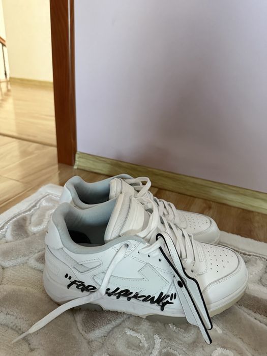 Off white out of office marimea 42