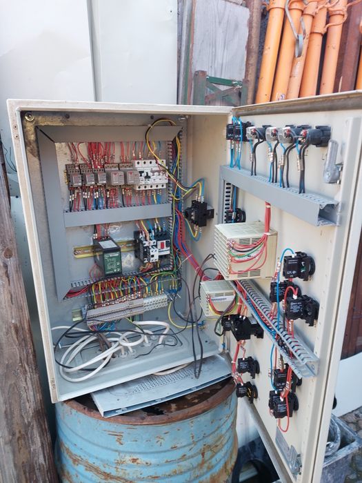 Vând tablou electric 50 cm lungime și 70 lungime și 25 interior