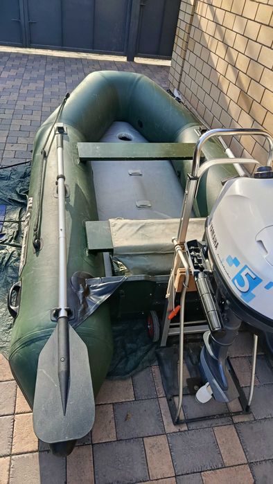 Продам лодку с мотором