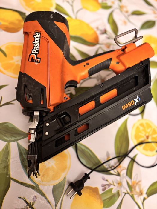 Vand pistol de cuie paslode