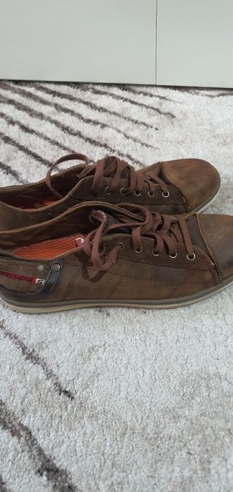 Sketchers noi nouți
