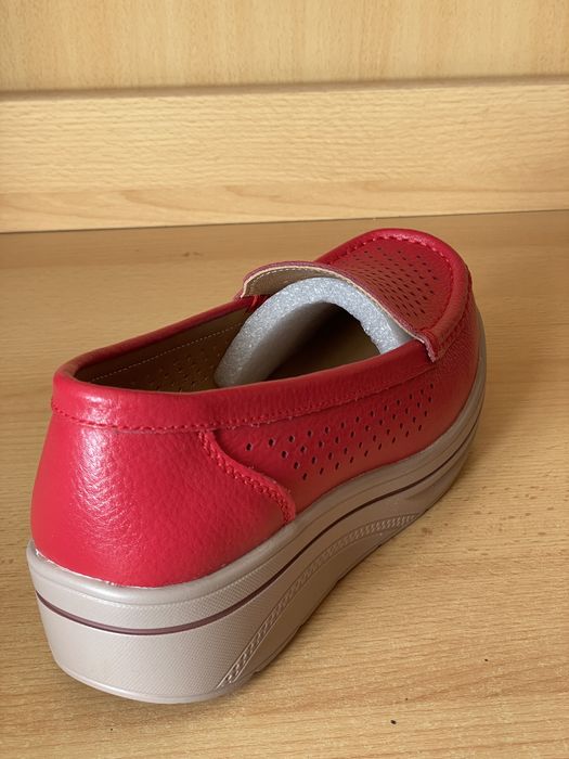 Продам женскую обувь