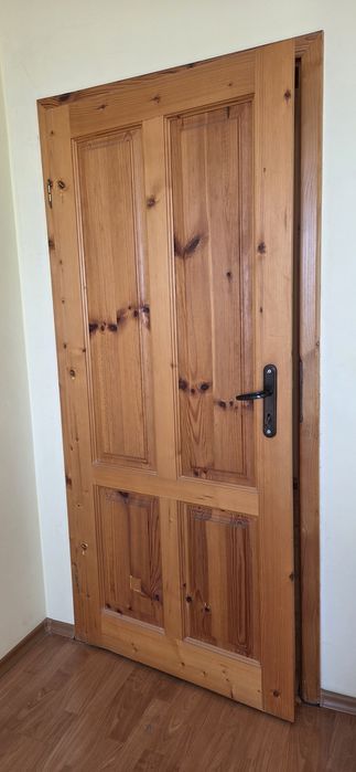 Масивни чамови врати