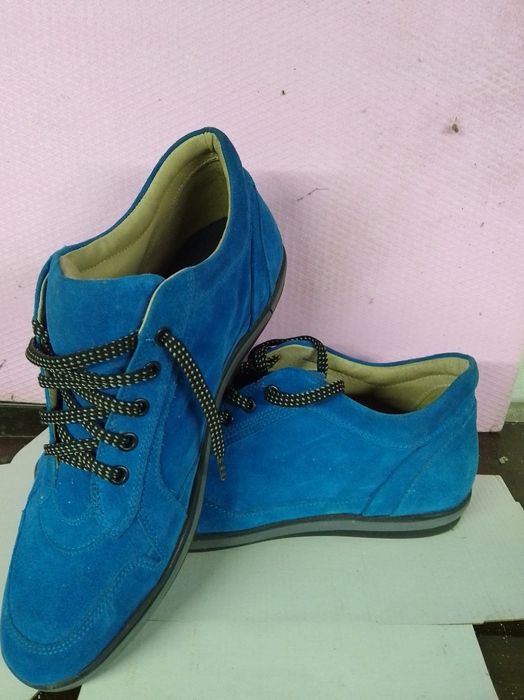 Adidas din piele intoarsa, produs nou!