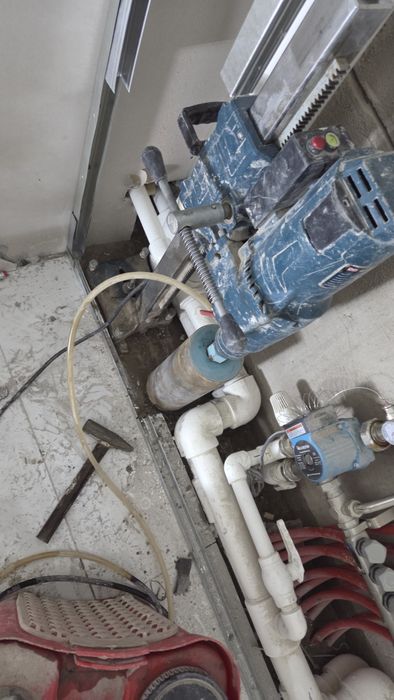 Алмазное бурение стен. Отверстие в стене