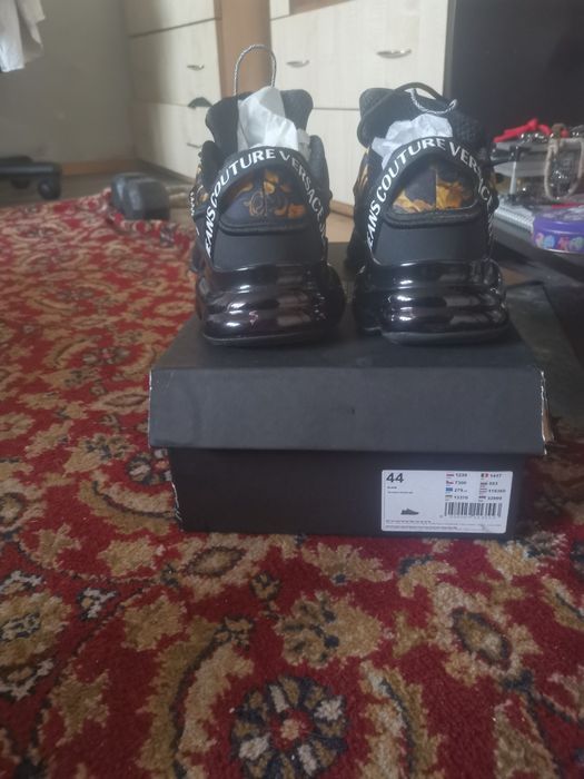 Чисто нови обувки Versace