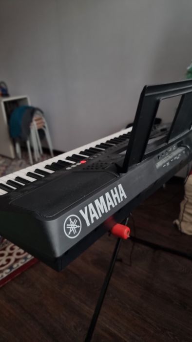 Продам синтезатор Yamaha PSR-E463