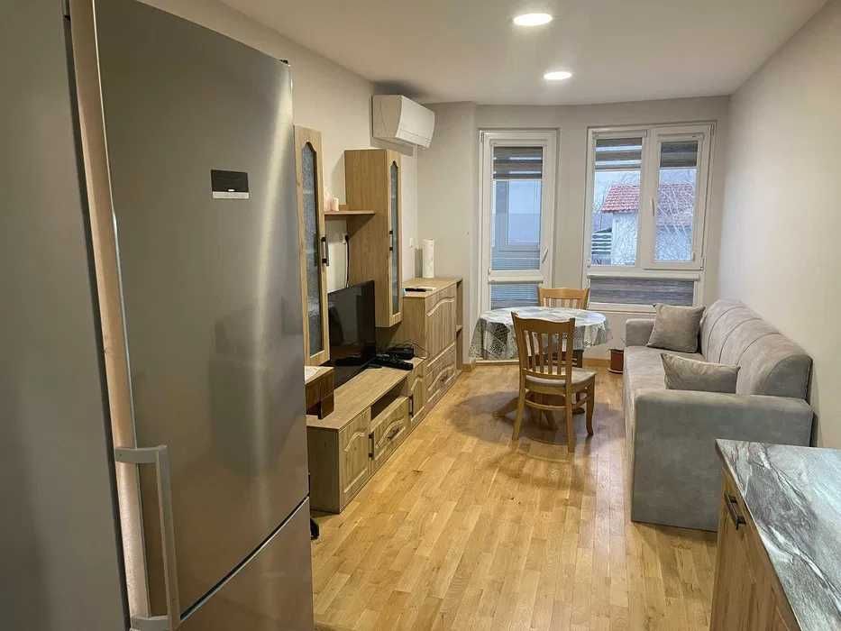 Дава се под наем Тристаен апартамент в Варна, Левски - 87 кв.м за 612 € - Снимка #1