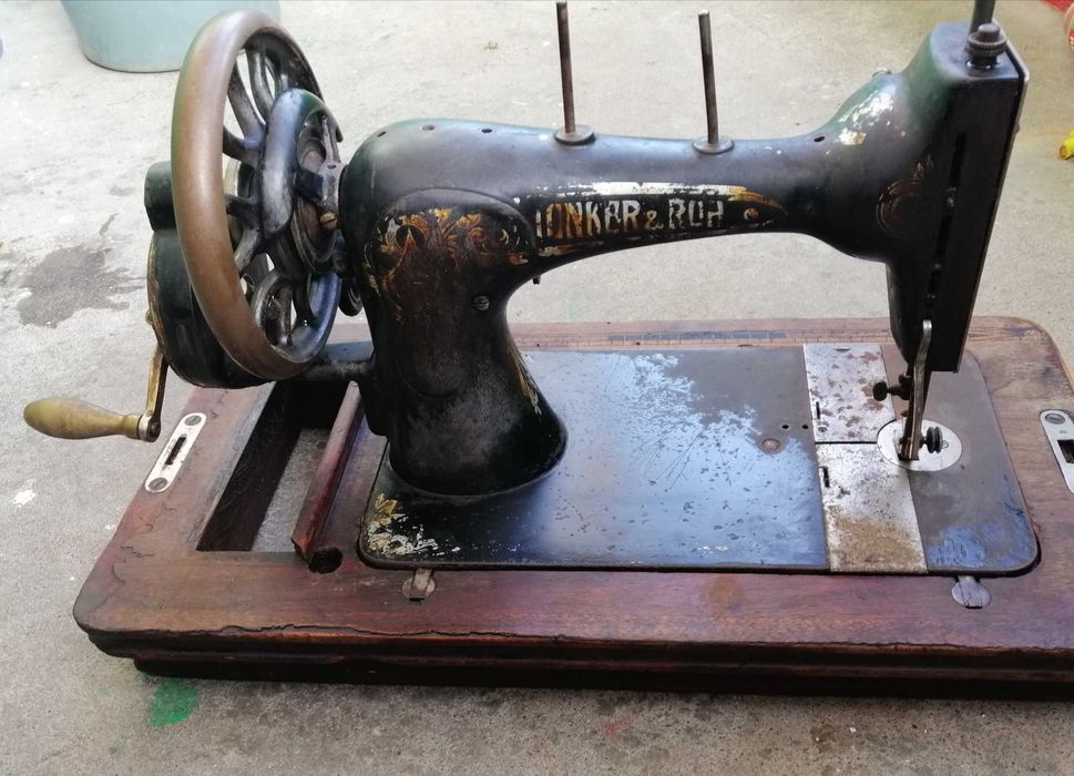 Стара немска ръчна шевна машина
