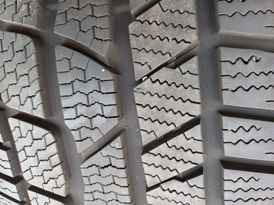 Гуми 255/35/19 Континентал