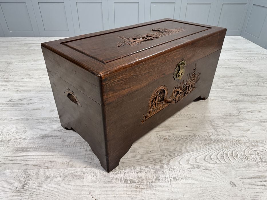 Сандък масив дърворезба Р351