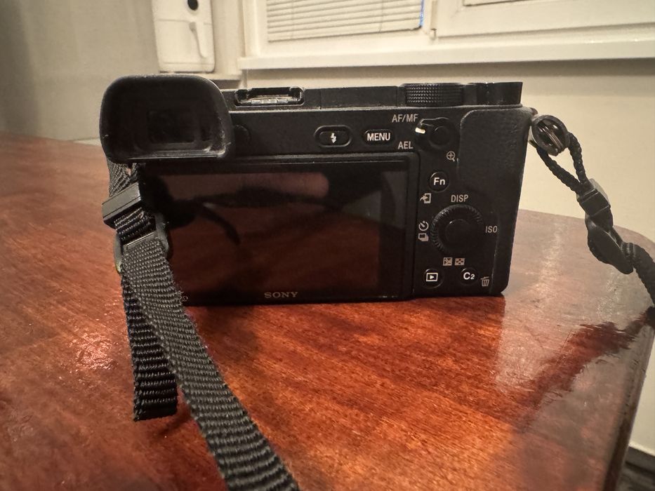 Фотоапарат Sony A6300 с обектив