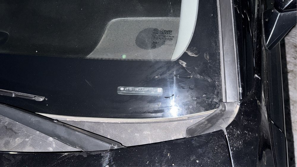 Продам лобовое стекло