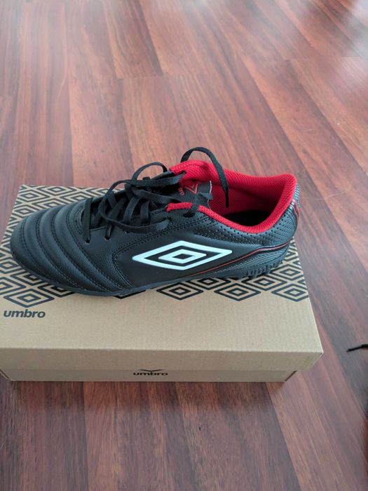 Pantofi Sport - Adidasi Fotbal - Umbro Classico XII - marimea 41