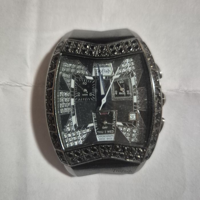 Наручные часы сапфировое стекло.